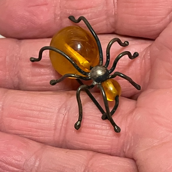 Vintage sterling silver with lucite amber bead spider brooch - Picture 2 of 7
